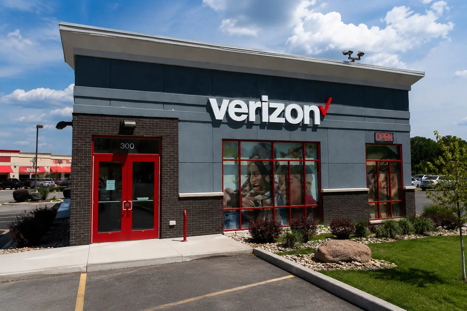 Verizon CEO Just Drew a Line on Free Phones. Customers Should Read the Fine Print