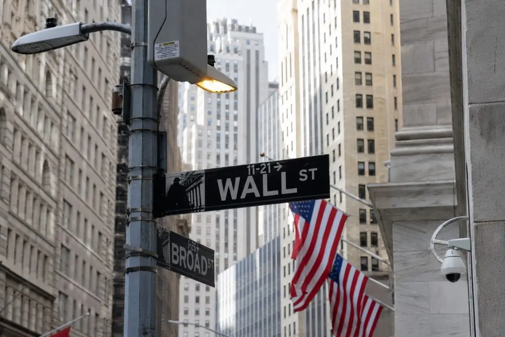 Wall Street’s Tomorrow Test: Retail Sales, Fed Rate Risk and a Trump-Xi Trade Push
