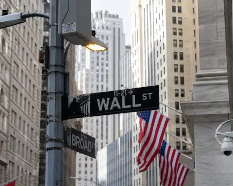 Wall Street’s Tomorrow Test: Retail Sales, Fed Rate Risk and a Trump-Xi Trade Push