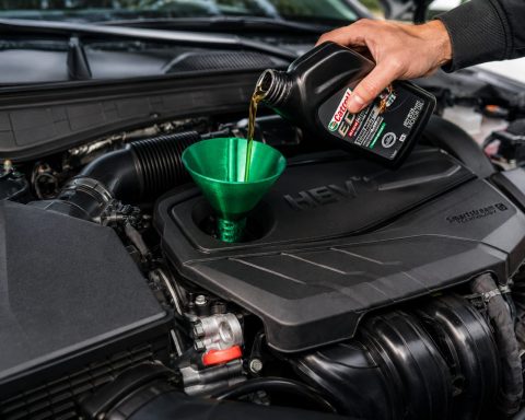 Motor-oil supplies tighten, raising risk of pricier oil changes
