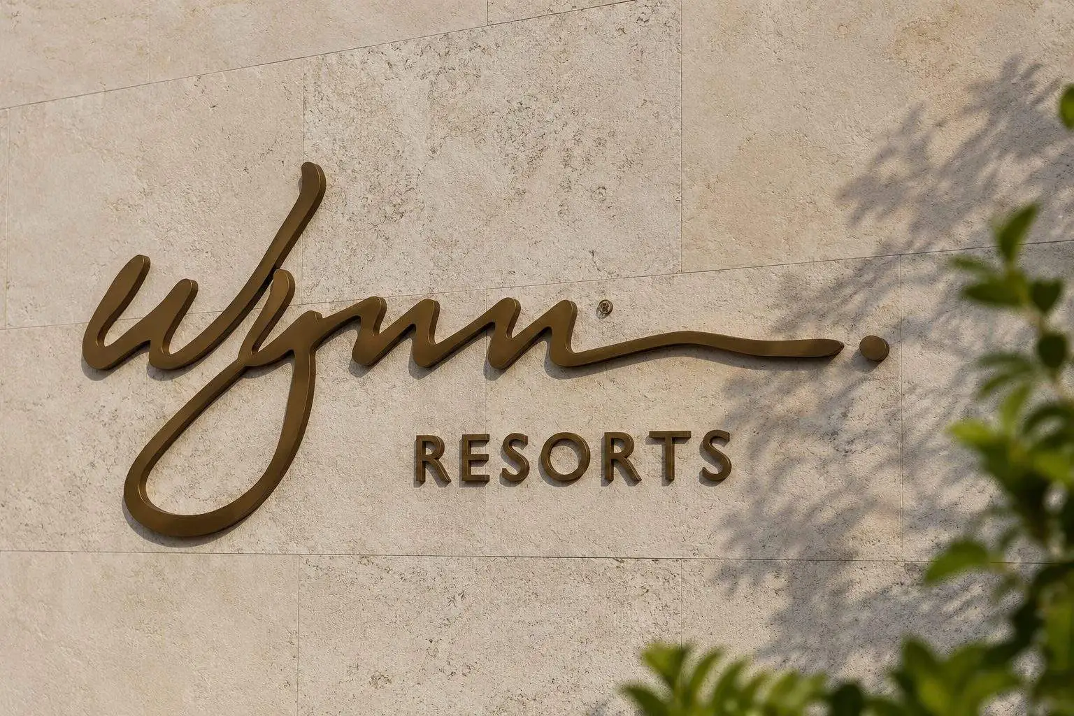 Wynn Resorts Stock Falls Despite Q1 Beat as UAE Delay Clouds a Big Macau Bet