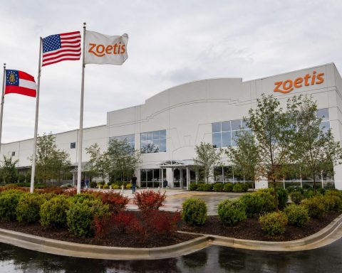 Zoetis Drops to 52-Week Low, Monday Open in Focus