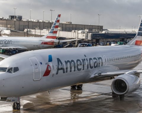 American Airlines Group (AAL) clears Wall Street estimates with lower fuel costs in play