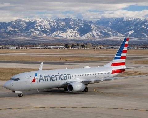 American Airlines Group edges up, margin watch grows on cheaper jet fuel