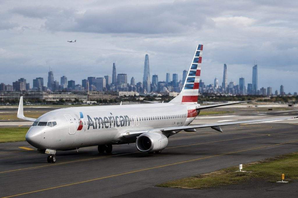 American Airlines Sinks as Higher Fuel Costs Hit, Google SAF Deal Does Little