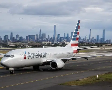 American Airlines Sinks as Higher Fuel Costs Hit, Google SAF Deal Does Little