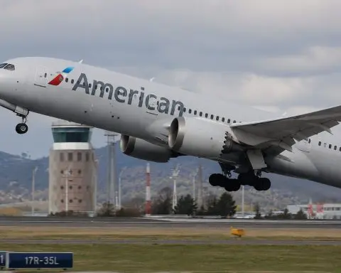 American Airlines climbs 3.7% with oil lower ahead of Juneteenth break