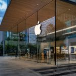 Apple shares hold steady as buyback talk meets AI chip strain