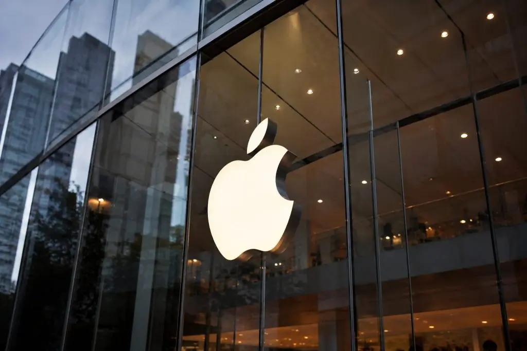 Apple Faces Key AI Event, Wall Street Focuses on Siri