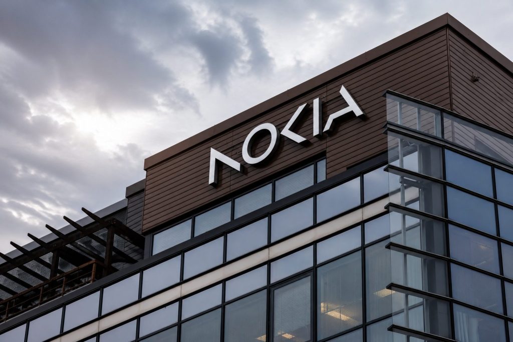 Nokia Oyj (HEL:NOKIA) slides, wiping out week’s gain as ADR volume surges
