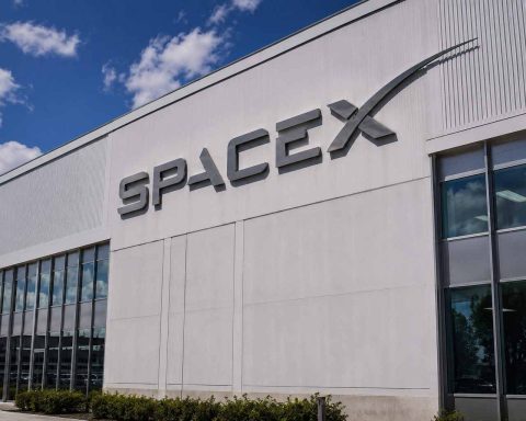 SpaceX (NASDAQ:SPCX) launch puts Sirius XM Holdings (NASDAQ:SIRI) cash flow to the test