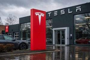 Tesla (NASDAQ:TSLA) falls short of Wall Street Q2 estimates, yet outperforms on cash usage