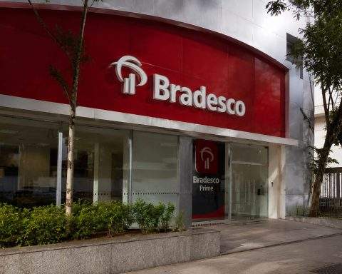 Banco Bradesco steady on heavy trading after R$3.5 billion payout