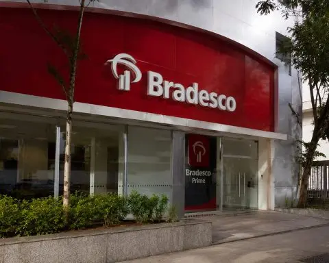 Banco Bradesco steady on heavy trading after R$3.5 billion payout