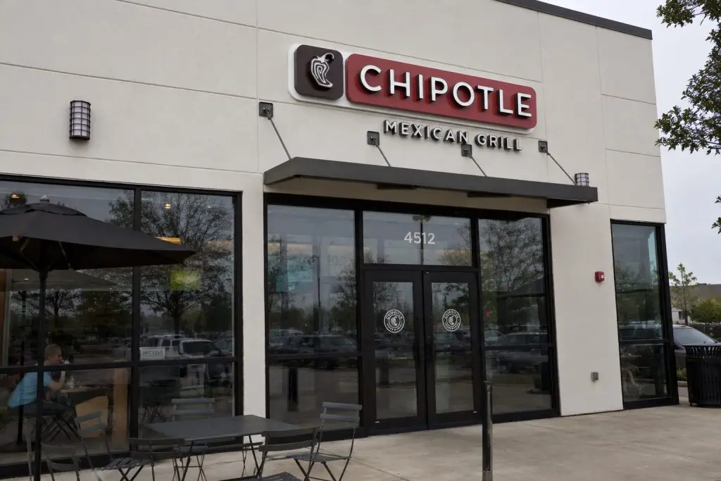 Chipotle Mexican Grill (NYSE:CMG) stock drops 6% as margin math undercuts fast-casual rebound