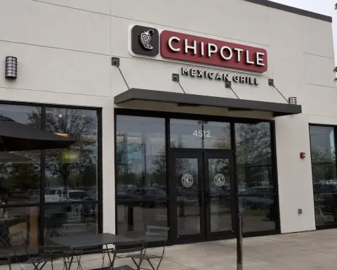 Chipotle Mexican Grill (NYSE:CMG) stock drops 6% as margin math undercuts fast-casual rebound