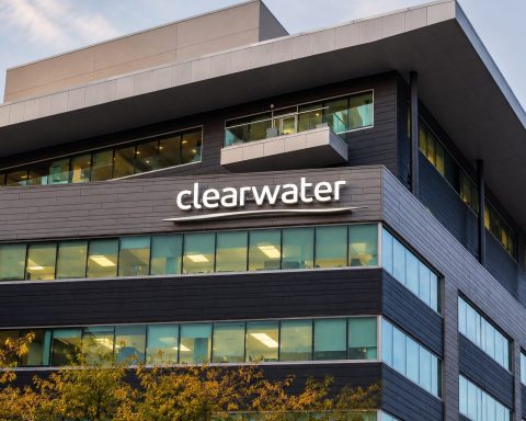 Clearwater Analytics Holdings (NYSE:CWAN) last NYSE trade at $24.55 as options convert to cash