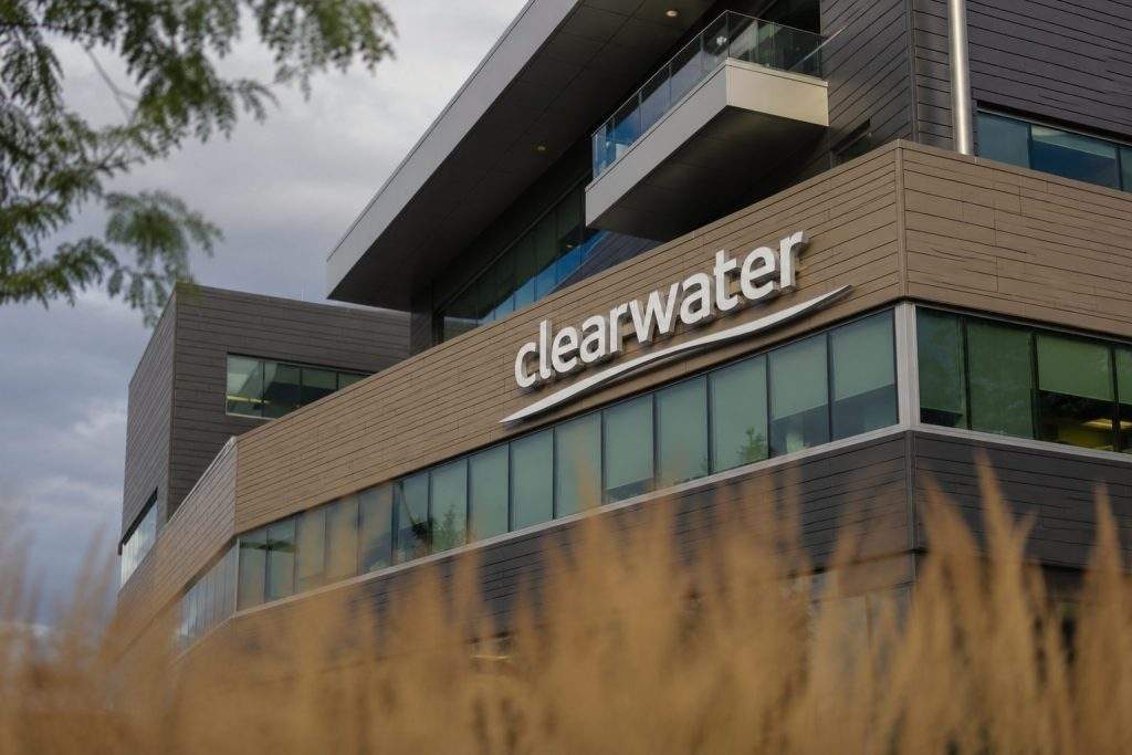 Clearwater Analytics (NYSE:CWAN) last traded above $24.55 buyout offer as private-credit data points at platform value