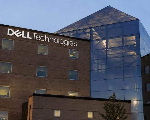 Dell closes out short week with gains, AI server push stays in view