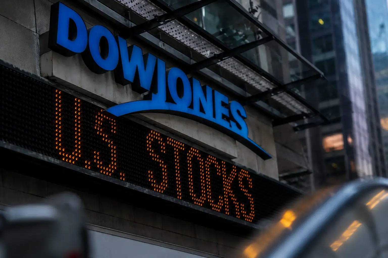 Dow Jones (.DJI) Gains as Alphabet Drags on Nasdaq