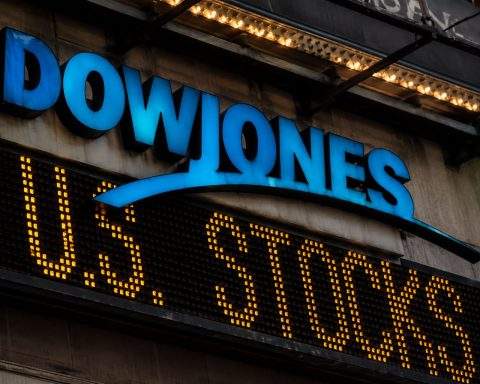 Dow Rallies, Nasdaq Lags as AI Slump Drags Tech Shares