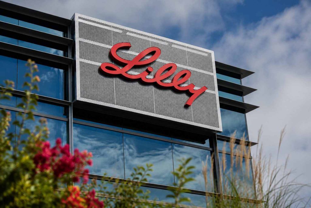 Eli Lilly and Company (NYSE:LLY) stock nears Cantor target after $76 billion Friday pop