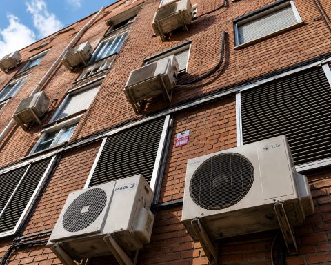Europe heat heats up grid as investors watch low air-con adoption