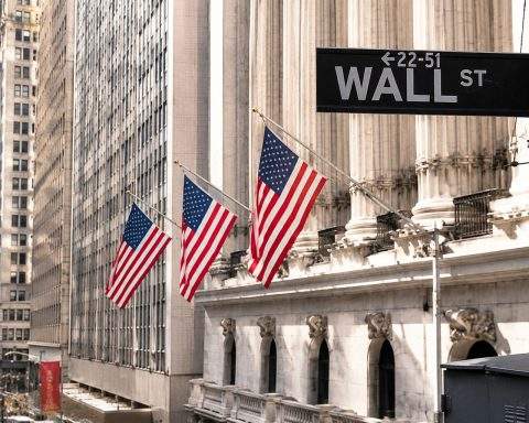 Dow Closes at Record in After-Hours as S&P 500, Nasdaq Dip on Tech Slide