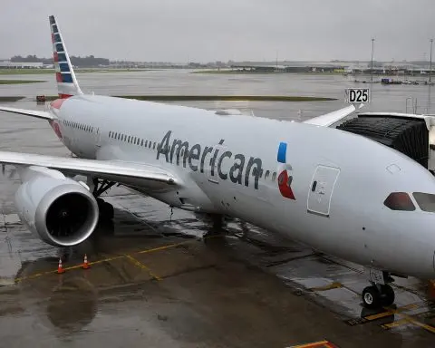 American Airlines Trades Higher After Jefferies Boosts Target Price
