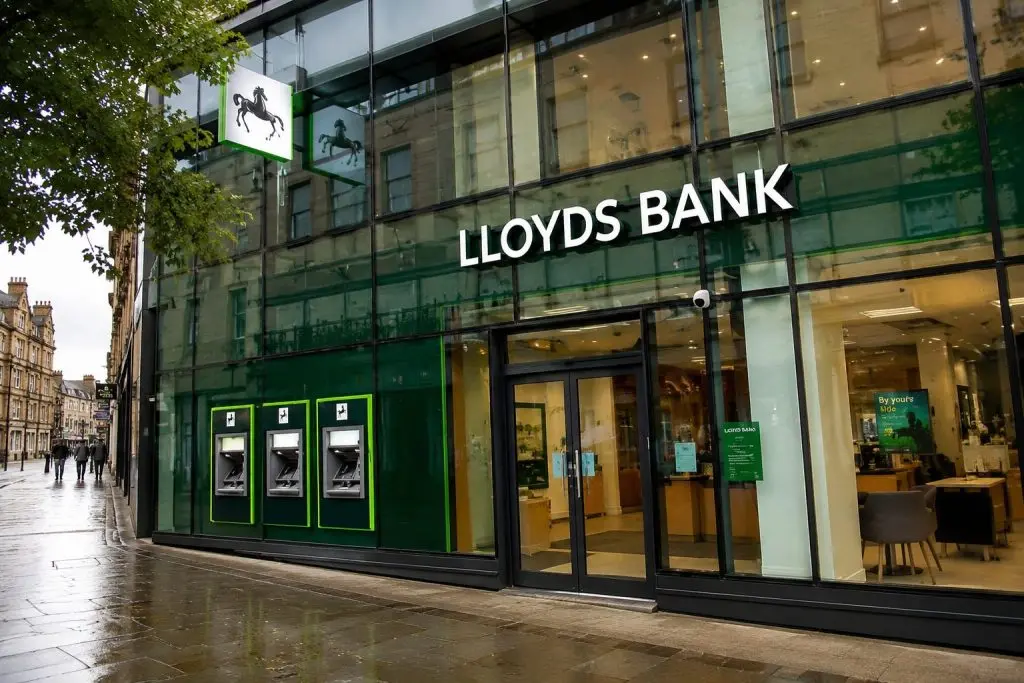 Lloyds shares rise as UK bank rally offsets rate-margin worries