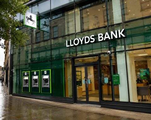 Lloyds shares rise as UK bank rally offsets rate-margin worries