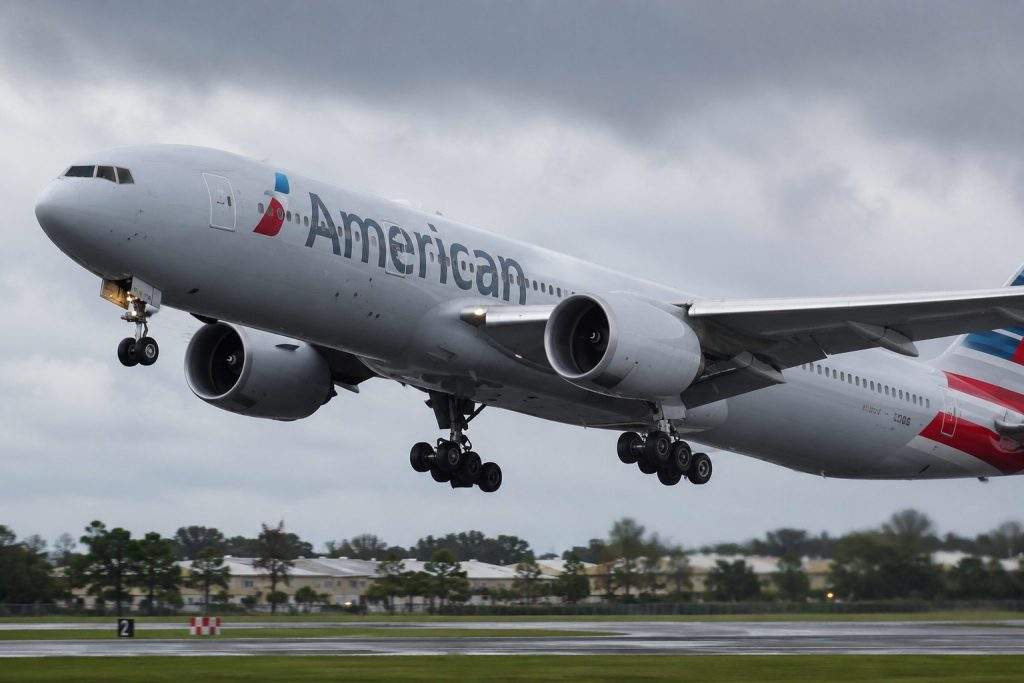 American Airlines holds flat after oil drop calms fuel cost fears