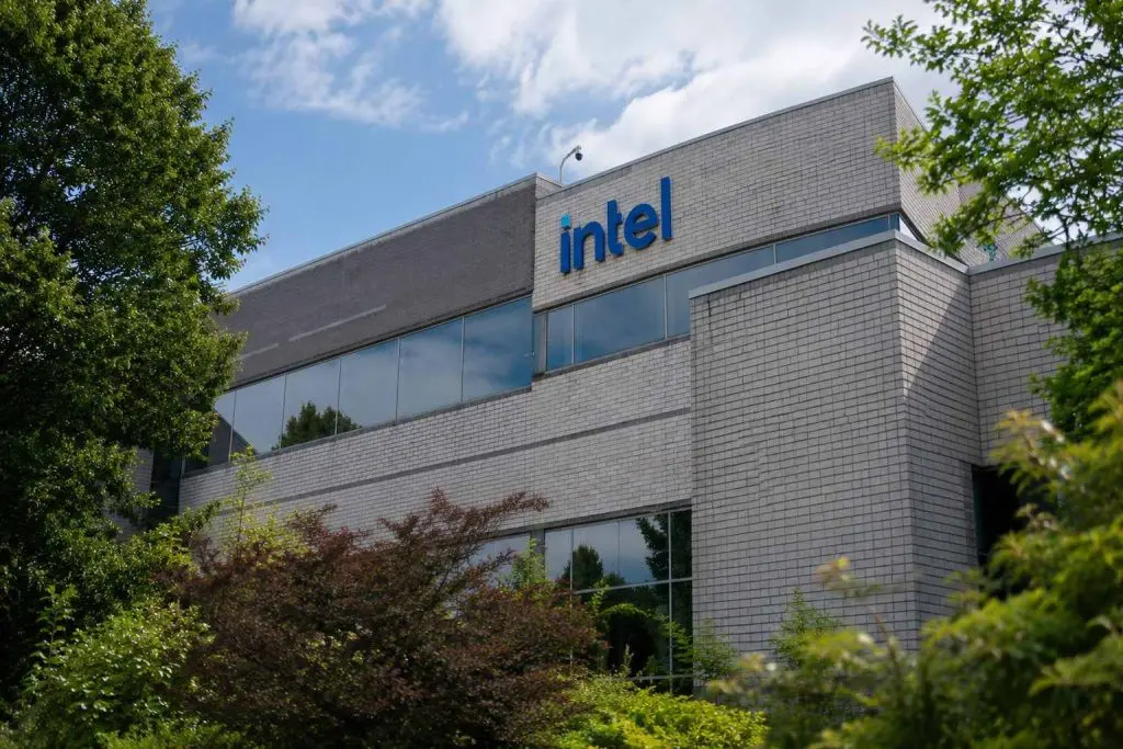 Intel Stock Slips After Big AI Reveal as Wall Street Looks for Proof