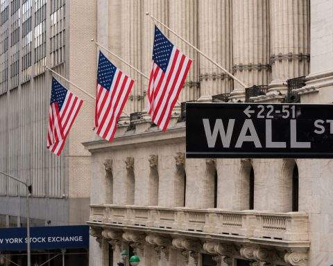 Wall Street’s Record Run Faces AI Test as Alphabet Moves