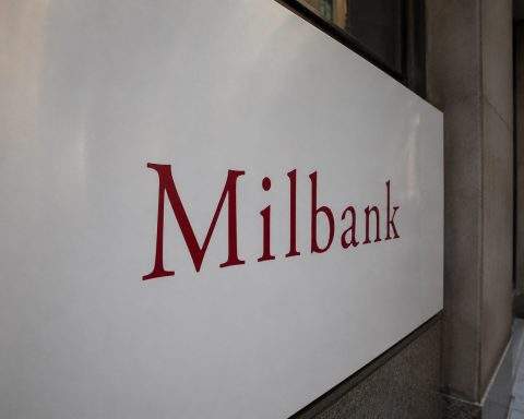 Milbank Raises Big Law Pay Ceiling to $455,000; Rivals React