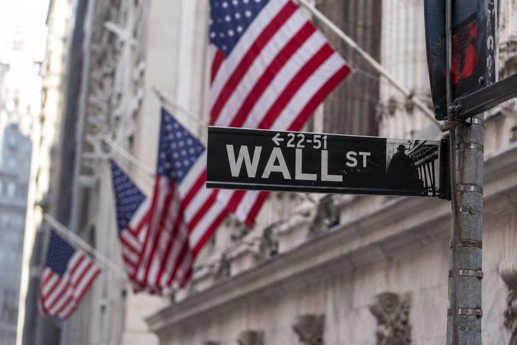 Dow Slips as Oil Spike Hits Markets, Fed Rate Outlook Back in Focus