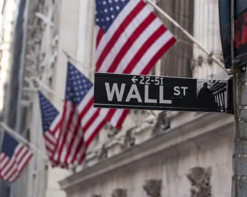 Dow Slips as Oil Spike Hits Markets, Fed Rate Outlook Back in Focus