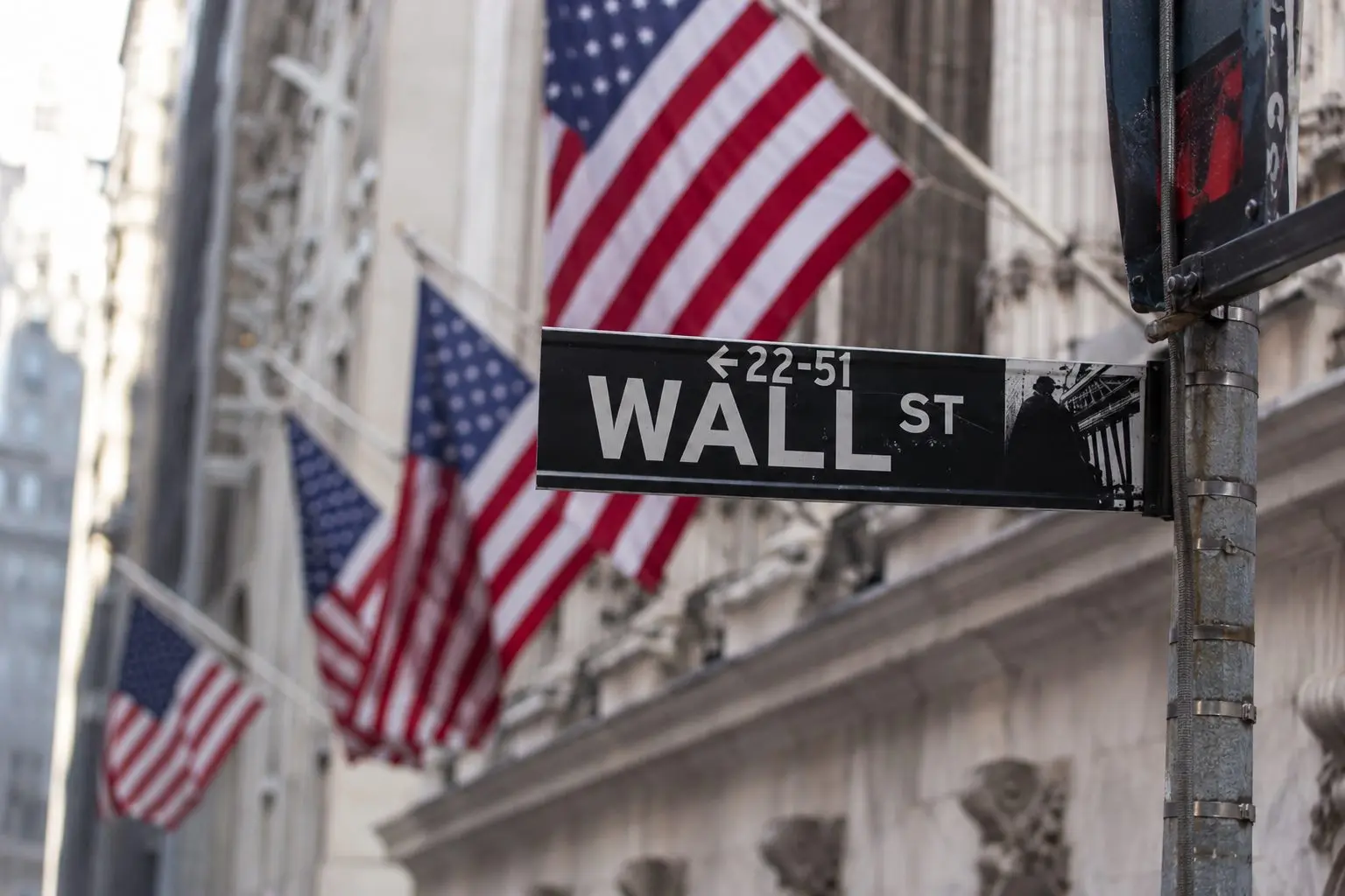 Dow Slips as Oil Spike Hits Markets, Fed Rate Outlook Back in Focus