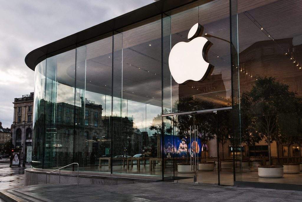 Apple Shares Slip Ahead of Key AI Event
