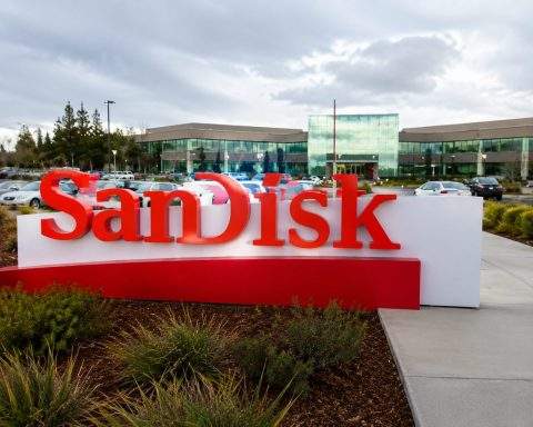 Sandisk Hits Record High on AI Memory Demand