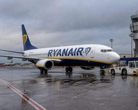 Airlines See Summer Fuel Pressure—Iran War Impacts Fares, Flights