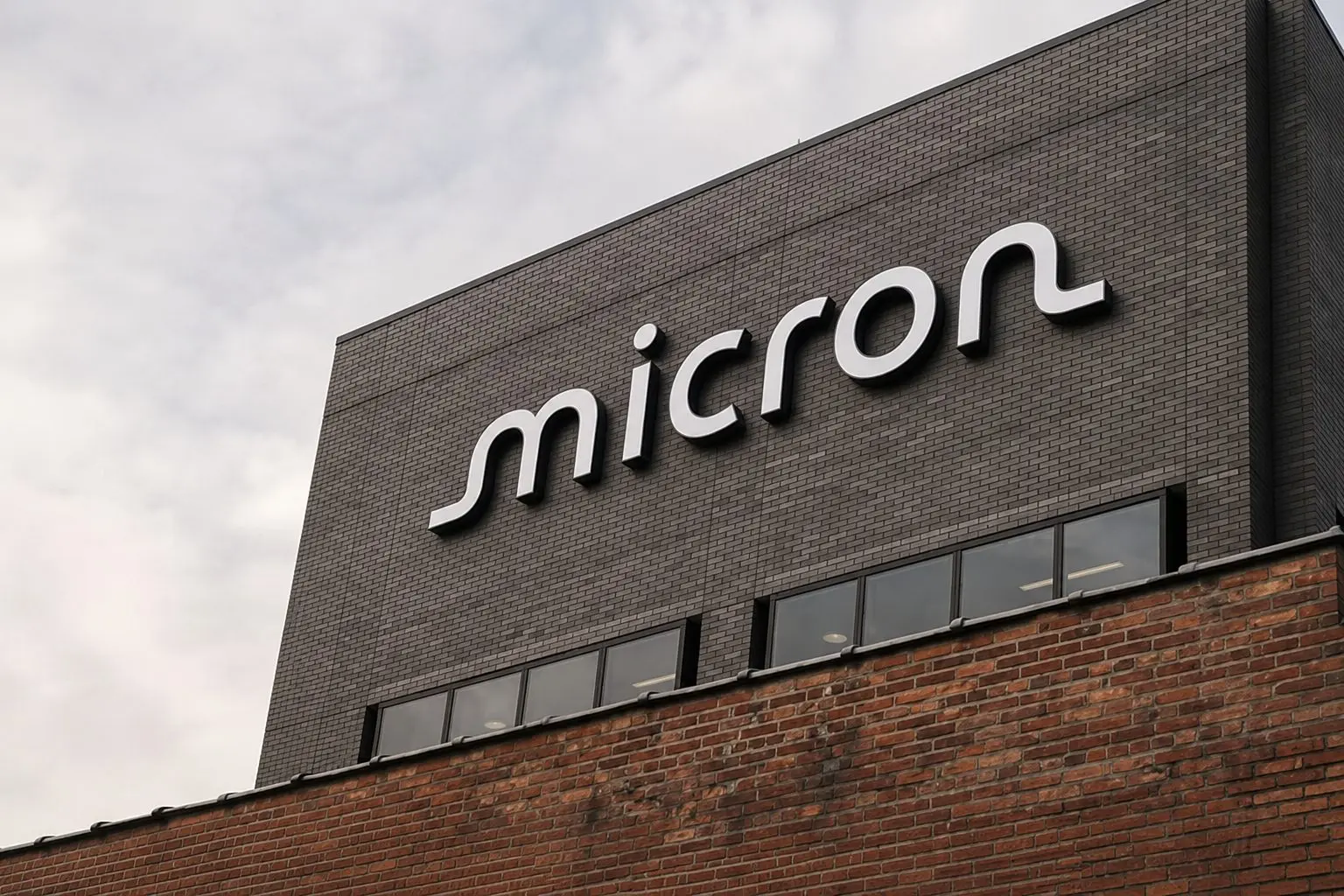 Micron Drops as AI Memory Stocks Take a Hit
