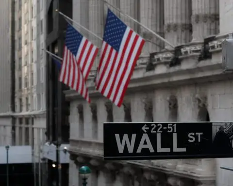 Dow climbs as top AI stocks pause