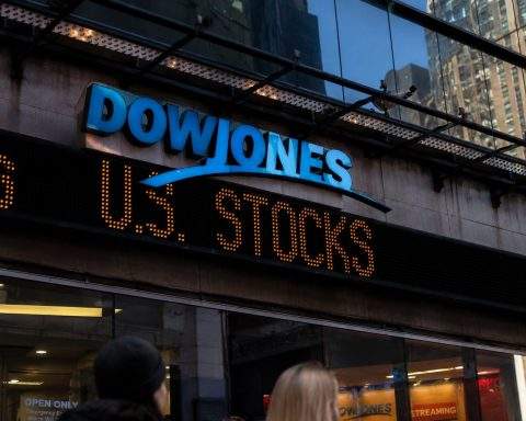 Dow Jumps as Oil Drops; Wall Street Watches Broadcom AI Moves