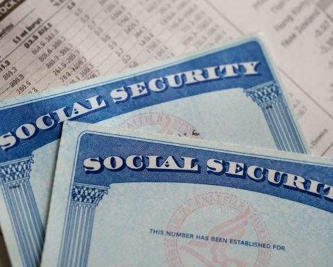 Social Security Payments Face $500 Monthly Cut by 2032, All States Affected