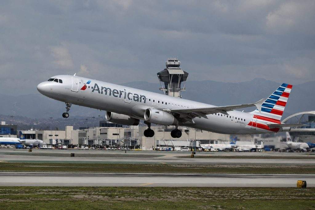 American Airlines Shares Slip After Carrier Cuts Routes on Fuel Hit