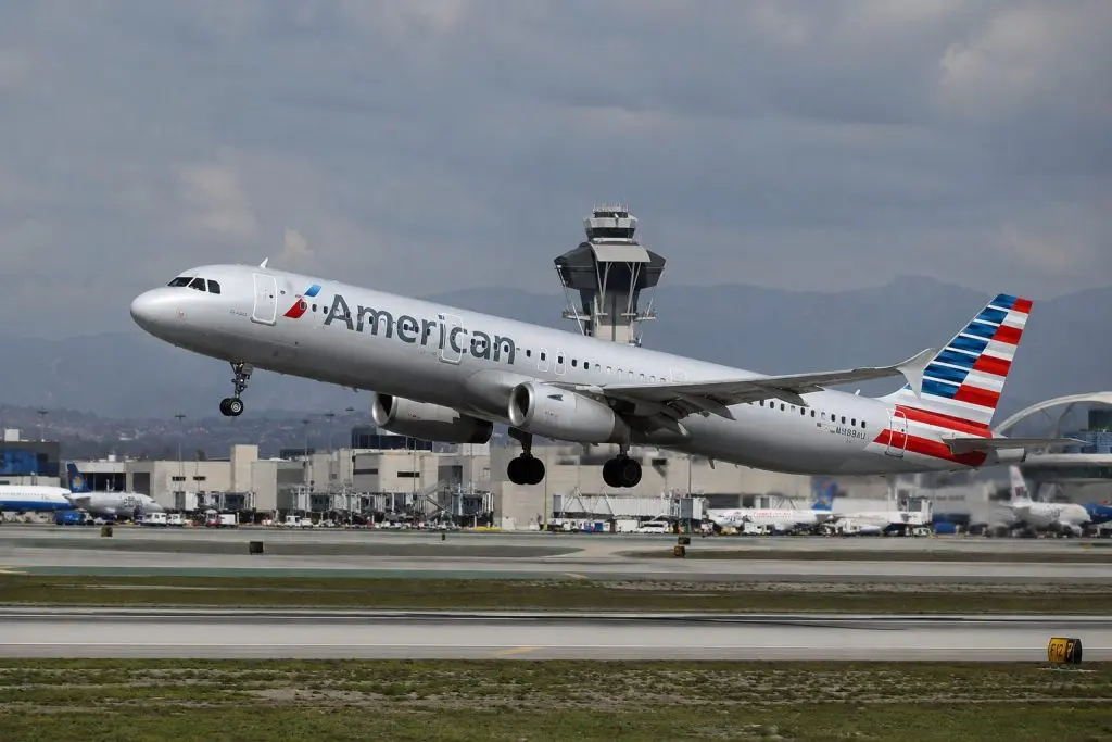 American Airlines Shares Slip After Carrier Cuts Routes on Fuel Hit