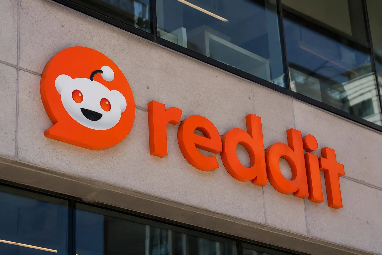 Reddit Moves Higher Ahead of Open After $260 Wall Street Target