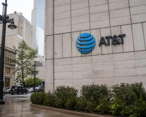 AT&T Shares Rebound as SpaceX Threat Stays Front and Center