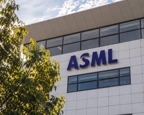 ASML Hits All-Time High, Then Falls in Chip Stock Rout — Eyes on Monday